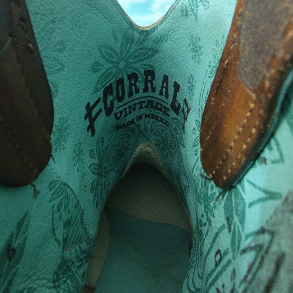 Corral Woman's Cowgirl boots size 8.5M block heel. Boot stand 9 inches. See more - Picture 14 of 16
